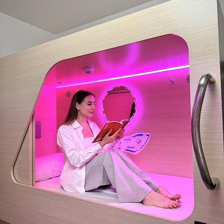 Berloga Capsule Jbr Ostello Dubai Esterno foto