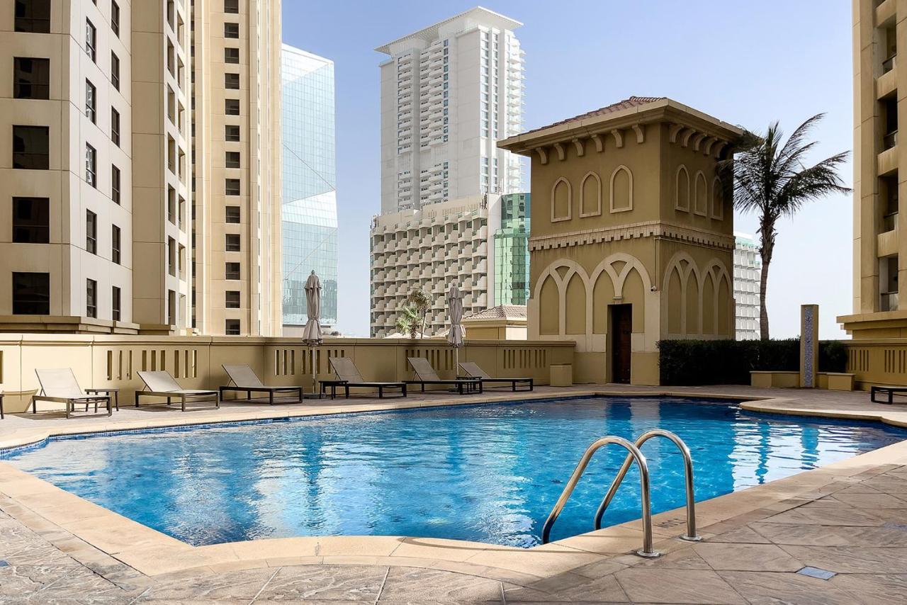Berloga Capsule Jbr Ostello Dubai Esterno foto
